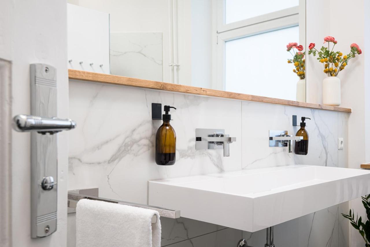 Riesiges Apartment Nahe Kudamm Sehr Schoner Altbau 123M2 Gross 12 Gaste Berlin Exteriör bild