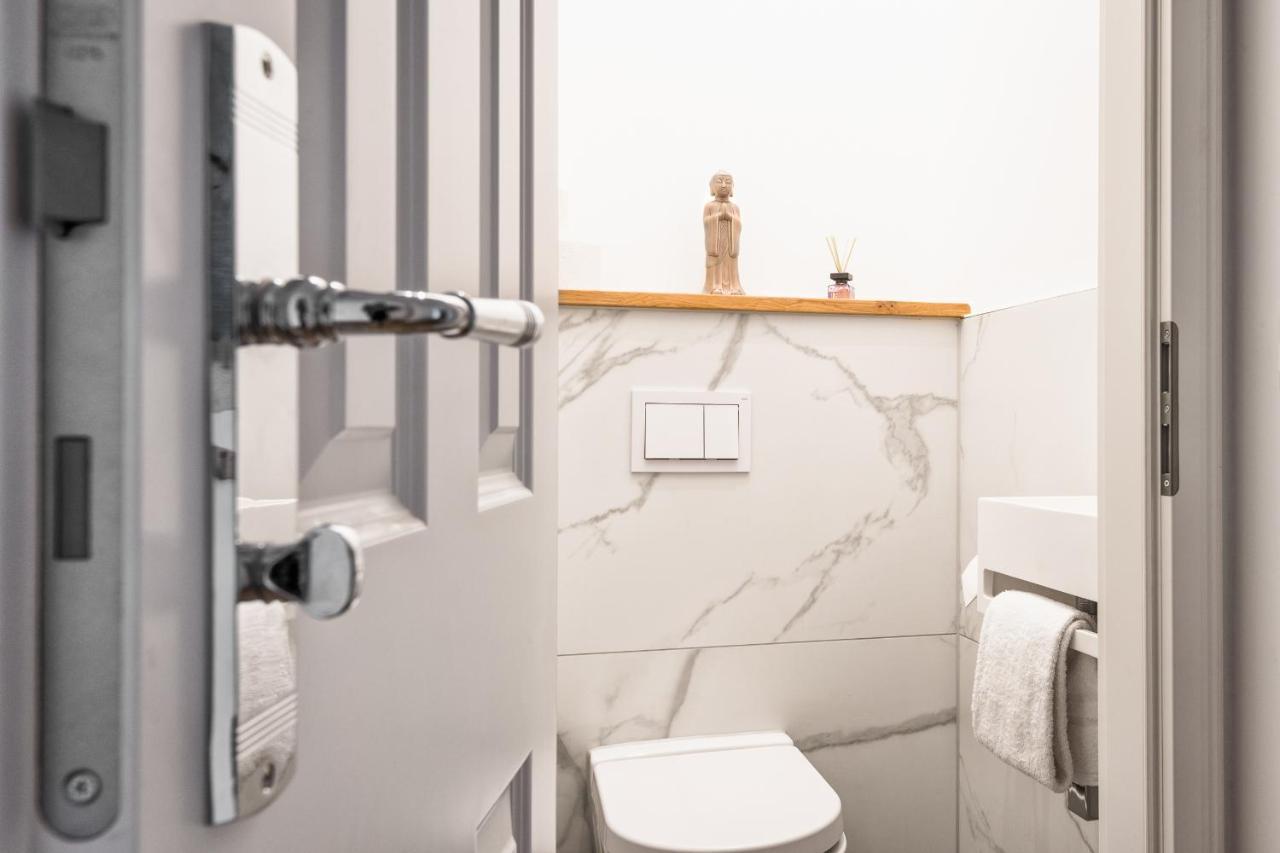 Riesiges Apartment Nahe Kudamm Sehr Schoner Altbau 123M2 Gross 12 Gaste Berlin Exteriör bild
